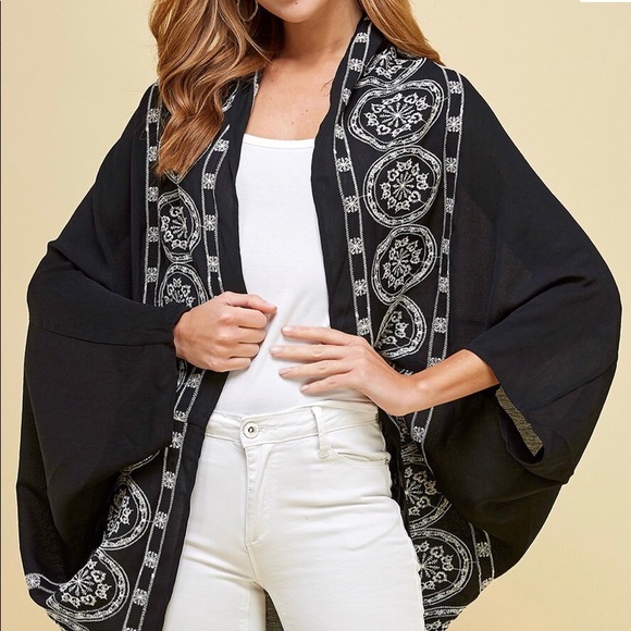 Embroidered Black and White Border Kimono - Picture 3 of 11